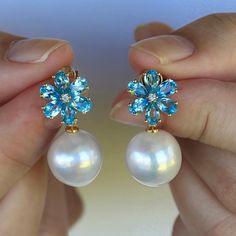 14K Solid Gold 12 Pieces 3 x 5 mm Topaz｜Swiss Blue｜Pear｜Eye Clean Topaz CTW: 3.0 Diamond Grade: G Color｜VS Clarity Diamond CTW: 0.03 Detachable Cultured Round Baroque Pearls 12-13 mm Measurements 1 " length｜1/2 " width Convertible Features: You can wear the natural gemstones alone or with detachable pearls for a more stunning look. Our unique design allows you to MIX and MATCH with other gemstones or pearls from our convertible collections, perfect for any occasion or style! Convertible Earrings, Blue Gemstones, Baroque Pearls, Gemstone Earrings, Natural Gemstones, Topaz, Solid Gold, Unique Design, Blossom