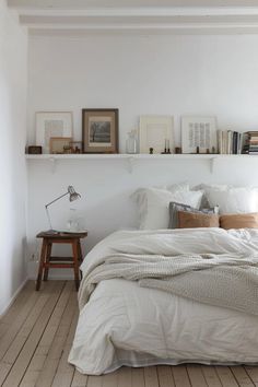 Scandinavian Small Bedroom, Minimal Cozy Bedroom, Cozy Scandinavian Bedroom, Scandinavian Bedroom Ideas, Cozy Home Library, Scandi Bedroom, Cozy Scandinavian, Basement Bedroom, Scandinavian Bedroom