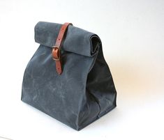 Charcoal Gray Waxed Canvas Lunch Bag Tote with leather by overlap, $48.00 Waxed Canvas Lunch Bag, Lunch Boxes For Men, Canvas Lunch Bag, Grey Gloves, Cool Lunch Boxes, Sac Lunch, Sewing Studio, Lunch Bags, Bag Ideas