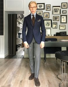 Navy Blue Blazer Outfit, Blue Blazer Outfit Men, Blue Blazer Outfit, Grey Pants Outfit, Business Casual Attire For Men, Blazer Outfits Men, Preppy Men, Mens Fashion Classic, Guys Clothing Styles