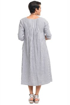 This super soft, comfortable dress has long sleeves, princess seams and pintuck details on the front and back. Side seam pockets make this the perfect dress. 100% Cotton Unlined Approximate Measurements in inches X-Small: Bust 38", Length 44.5 ", Small: Bust 40", Length 45" Medium: Bust 42", Length 45.5" Large: Bust 44", Length 46" X-Large: Bust 46", Length 46.5" XX-Large: Bust 48", Length 47"