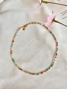 It is a handmade and colorful pearl necklace. Perfect for a simple outfit or as a gift idea.🥰 A similar chain: https://www.etsy.com/de/listing/1418017887/aruba-handgemachte-bunte-mini The matching ring: https://www.etsy.com/de/listing/897376606/aruba-handgemachte-bunte-ringe-im Description: Tired of boring jewelry? Perfect - this cute & colorful necklace is a perfect eye-catcher for everyone.💖 Choose your own clasp color and you have your new favorite necklace! Also perfect as a gift idea for anyone who needs a little extra good mood every now and then.🥰🧡 MATERIALS AND DETAILS: At Aruba, each pearl is individually selected for you. We pay attention to high quality, which is why we only use abrasion-resistant and nickel-free materials.💚 The closures are made of stainless steel.💕 No tw Dainty Pearl Necklace With Colorful Beads, Handmade Rainbow Necklaces For Everyday, Handmade Rainbow Necklaces For Everyday Wear, Multicolor Pearl Charm Jewelry As Gift, Handmade Rainbow Necklace For Everyday, Multicolor Pearl Charm Jewelry Gift, Multicolor Jewelry With Pearl Charm As Gift, Multicolor Jewelry With Pearl Charm For Gift, Dainty Pearl Necklaces With Colorful Beads