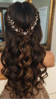 Showcase your chic bangs with these sophisticated updos for prom. Whether you have short or long hair, these 15 styles will frame your face with elegance and grace for a stunningly pretty prom look. Hair Styles Formal Elegant, Covering Grey Roots, Easy Hairstyles For Thick Hair, Grey Roots, Grade 10, Quince Hairstyles, Long Hair Wedding Styles, Embrace It, Sophisticated Look