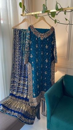 Pakistani Bridesmaids Outfits, Embellished Dresses, Wedding Dress 2023, Chin Exercises, Desi Fits, Pakistani Bridal Dress, Balochi Dress, Chibi Wallpaper, Pakistani Formal Dresses