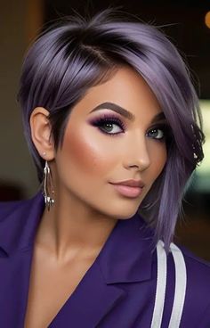 Hair Color Ideas Short Hair Pixie Cuts, Short Purple Hair Pixie, Purple Pixie Hair, Purple And Silver Hair, Wedge Bob Haircuts, Purple Short Hair, Colored Bob, Pixie Hair Color, Razor Cut Bob