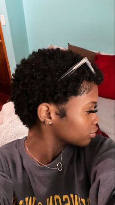 Hairstyles For Big Chop Curly Hair, Short 4 C Hair, Hairstyle For Short Afro Hair, Black Short Hairstyles Natural, Short Hair Afro Styles, Short Hair 4c Natural, 4c Big Chop Short, 4b Short Haircut, Type 4 Big Chop