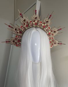 This red halo crown will be perfect for any upcoming bridal or baby shower, party, festival/concert and photoshoot. All crowns are hand made to order using quality materials: cable/zip ties for their durability and flexibility, lightweight metal filigree, glass and resin cabochons, and rhinestones. Please allow 1-2 weeks for production. If you require the item in a designated timeframe, please send a message before purchasing and I will try my best to accommodate your order. Halo Crown Wedding, Gold Halo Crown, Fantasy Ball, Festival Headpiece, Halo Crown, Fascinator Hairstyles, Festival Concert, Crown Wedding, Gold Halo