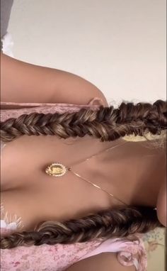 Fishtail Braids Aesthetic, Fish Tail Braid Curly Hair, Big Fishtail Braid, Curly Hair Fishtail Braid, Fishtail Braid On Curly Hair, Fishtail Braid Curly Hair, Fish Tale Braids, Fish Tail Hairstyles, Fish Braid Hairstyles