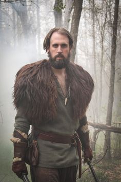 Join the FOTW Realm and get an instant 10% off code! http://eepurl.com/hrobtv Genuine Icelandic Sheepskin Mantles! Perfect for Viking reenactment and Medieval clothing. Beautiful all natural colors. Wool has amazing qualities with a truly historical look and feel. Choose your color range at checkout (pictures show examples, colors will vary). Choose your closure method, can either be hidden safety pins (secure front corners to your clothing on windy days) or add our Celtic Buckle leather strap. Viking Fancy Dress Men, Raven Feather Mantle Viking Costume, Viking Fur Vest Crochet, Mens Viking Costume, Viking Party, Viking Cosplay, Ren Faire Costume, Costume Capes, Medieval Garb