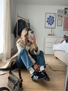 Jeans Samba Outfit, Adidas Spezial Women Outfit, Adidas Gazelle Outfit Women 2023, Adidas Special Outfit, Black Gazelle Outfit, Adidas Gazelle Black Outfit, Adidas Spezial Outfit Woman, Black Adidas Spezial, Black Spezial Adidas Outfit