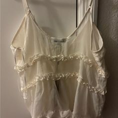 Size Xs Never Worn With Tags White Cami Top Chic Cream Tank Top For Spring, Cream Top For Summer Night Out, Cream Tops For Summer Night Out, Summer Night Out Cream Tops, White Cami Top, White Cami Tops, Hollister Tank Tops, Short Tank Top, White Cami