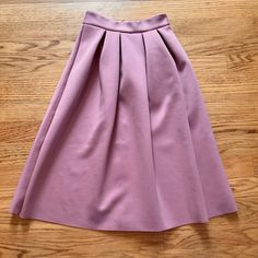 Asos Pink Pleated Scuba Skirt 4. Fits Like A Size 2. Color Is A Dusty Pink. Picture In Black To Show What The Skirt Looks Like On. New Without Tags. Scuba Skirt, Skirt Looks, Dusty Pink, Womens Skirt, Asos, Size 2, Snoopy, Size 4, Skirt