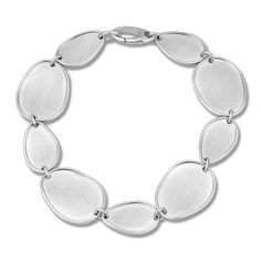 This electic bracelet is a casual-chic addition to any outfit. Sterling silver Pebble-shaped, textured links alternate sizes 8.5 inches; custom clasp Made in Italy From the Italia D'Argento collection White Gold Bracelets With Oval Links And Oyster Design, White Gold Bracelet With Oval Links, Modern Sterling Silver Bracelet With Oval Link Oyster, Textured Bracelet, Jared The Galleria Of Jewelry, Bracelet Sterling Silver, Sterling Silver Bracelets, Fashion Bracelets, Casual Chic