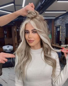 Ash Blonde Money Piece, Winter Hair Colour For Blondes, Ice Blonde Hair, Bright Blonde Hair, Icy Blonde Hair, Ash Blonde Balayage, Cool Blonde Hair, Ash Blonde Hair