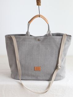 Overview: (1)Chunky Flax Fit &Sizing: Non-Stretchable #gray #tote #bag #linen #handbag Grey Tote Bags, Bags Online Shopping, Gray Handbags, Grey Tote, Beige Light, Knitted Bags, Beautiful Bags, Designer Bags, Vintage Accessories