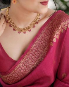 Multi Color Necklace Jewellery, Emerald Indian Jewellery, Saree Wearing Style, Classic Saree, Jewelry Necklace Simple, Saree Wearing, Simple Saree Designs, Neck Pieces Jewelry