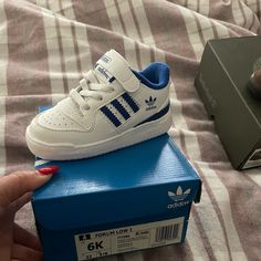 Toddler Brand New Adidas Size 6c. Never Worn, Pet Free, Smoke Free Home. Baby Adidas Shoes, Adidas White, Baby Sneakers, Shoes Adidas, Baby Bear, Kids Sneakers, White Adidas, Lucca, Toddler Shoes