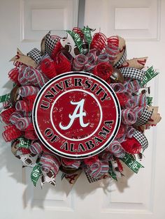 a wreath with the university of alabama on it