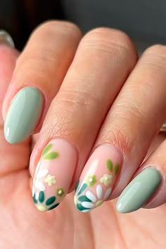 Short Spring Green Daisy Press On Nails Short Fake Nails, Colorful Nails, Summery Nails, Almond Acrylic Nails, Nail Designs Spring, Floral Nails, Short Acrylic Nails, Nail Arts, Flower Nails