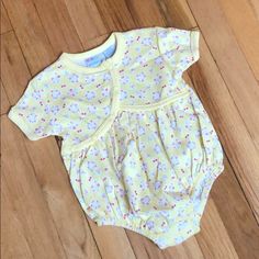 Miniwear Romper 18mo Yellow With Cherry And Flowers 30-33” 23-26lbs Brand New W Tags Never Worn Playful Yellow Short Sleeve Onesie, Yellow Cotton Bubble Romper For Spring, Yellow Short Sleeve Onesie For Spring, Playful Fitted Yellow Onesie, Spring Yellow Cotton Bubble Romper, Spring Yellow Short Sleeve Onesie, Yellow Short Sleeve Casual Onesie, Casual Yellow Short Sleeve Onesie, Yellow Onesie For Summer Playwear