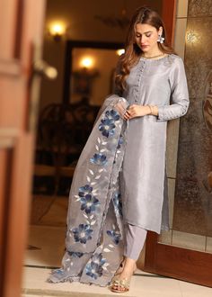 Grey Suit For Women Outfit, Hand Painted Organza, Organza Styles, Designing Process, Ramadan Collection, Pakistani Clothes, Dresses Traditional, Designer Outfit, Long Kurti