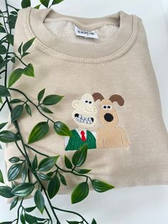 "For the perfect vintage look, Our 90s inspired embroidered sweatshirt. Wallace and Gromit embroidered sweatshirt. Choose from a selection of coloured sweatshirts. Pre-shrunk, heavy blend crew neck sweatshirt. Sizing- For the oversized look, we recommend sizing up! S -34/36\" M -38/40\" L -42/44\" XL -46/48\" This is a unisex garment - the rough approximations of sizes compared to UK Dress Sizes is: Small - 12, Medium- 14, Large- 16, XL-18/20. This is a handmade product which could take 5 days to be processed and shipped. Thank you for being patient :)" Retro Embroidered Cotton Sweater, Retro Cotton Embroidered Sweater, Wallace And Gromit, Quilt Size Chart, Colorful Sweatshirt, Sweatshirt Vintage, Embroidered Sweatshirt, 90s Inspired, Quilt Sizes