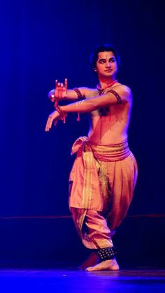 Odissi male indian dancer, truly classical Indian Dancer Photography, Male Bharatanatyam Dancer, Bharatnatyam Photoshoot, Male Dancer Outfit, Dancer Drawing