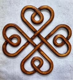 Ornamental Wood Carving, Four Leafed Clover, Showroom Display Ideas, Celtic Cats, Ornamental Wood, Ancient Celts, Wood Resin Jewelry, Metal Fabrication Tools, Relief Carving