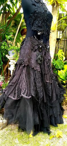 Gothic Fairy Outfit, Gothic Witch Outfits, Wedding Dress Crown, Witch Dresses, Whimsical Clothes, Sister Witches, Goth Bohemian, Gothic Wedding Dresses, Witch Decorations