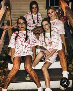 25 Creative Halloween Costumes For College Girls - Women Fashion Lifestyle Blog Shinecoco.com Annabelle Costume, Halloween Costumes Women Scary, Diy Group Halloween Costumes, Zombie Halloween Costumes, Bff Halloween Costumes, Best Friend Halloween Costumes, Halloween Coustumes, Halloween Costumes College Girls, Halloween Costumes For 3