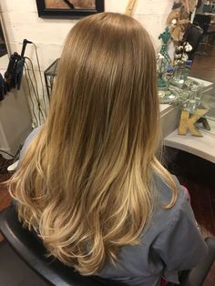 Golden Brown Hair With Dark Roots, Gold Dark Blonde Hair, Rambut Brunette, Cortes De Cabello, Natural Highlights, Dirty Blonde Hair, Honey Blonde Hair, Blonde Hair Inspiration, Blonde Hair Looks