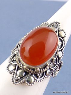 Find all our creations of natural stone rings by clicking here https://www.etsy.com/fr/shop/EveilOriental?ref=seller-platform-mcnav&section_id=20256744 Silver ring set with a CARNELIAN Length 2.8 cm Several models available, the color may vary slightly depending on the ring Size 51 59 61 Hallmarked, delivered with certificate of authenticity Carnelian in lithotherapy Carnelian allows us to live in the present moment, brings dynamism and vitality, allows us to connect with the earth, helps distra Oval Carnelian Jewelry For Wedding, Carnelian Cabochon Jewelry For Anniversary, Oval Carnelian Jewelry With Natural Stones, Carnelian Stone Jewelry In Amber, Carnelian Gemstone Jewelry Ring, Amber Carnelian Gemstone Rings, Carnelian Amber Gemstone Rings, Handmade Carnelian Ring, Vintage Carnelian Gemstone Rings