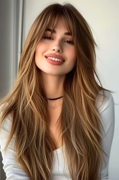 Layered haircuts and hairstyles for long hair are both stylish and practical for women of any age with longer locks. The layers create movement, volume, and Women Haircut Fine Hair, Highlighted Layers, Rambut Brunette, Haircuts For Long Hair With Layers, Long Layered Haircuts, Long Hair With Bangs, Long Layered Hair, Haircuts For Long Hair