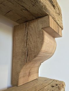 a wood shelf with a wooden corner on it