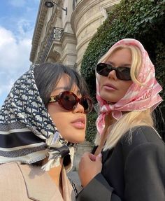 Head Scarf Outfit, Silk Scarf Outfit, Scarf Aesthetic, Silk Scarf Style, Hair Scarf Styles, Silk Headscarf, Head Scarf Styles, Scarf Outfit, Head Wrap Scarf