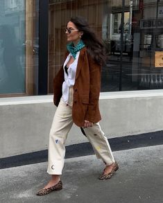 Sézane (@sezane) • Instagram photos and videos Sezane Summer, Sezane Clothing, Supermodel Outfits, Trendy Outfit Ideas, Fashion Week Outfit, Shorts Pattern, Fall Outfit Ideas, Trendy Fall Outfits, Street Style Winter