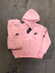 Nike Sweatsuit, Cute Nike Outfits, Nike Tracksuit, Cute Lazy Outfits, Pink Nike, Lazy Outfits, Cute Comfy Outfits, Sporty Outfits, Dope Outfits