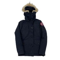 Size: Men XXS good condition. please note this is a vintage item, which means there may some natural signs of usage as you can see on the pictures. 100% authentic please check the measurements: Lenght: 67 cm pit to pit: 44 cm Parka Men, Canada Goose Parka, Mens Parka, Winter Outerwear, Down Coat, Canada Goose, Austria, Parka, Favorite Outfit