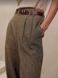 Money Fashion, Italian Fabric, Professional Outfits, Mode Vintage, Work Outfits, Work Fashion, Straight Leg Pants, 21st Century, Classy Outfits