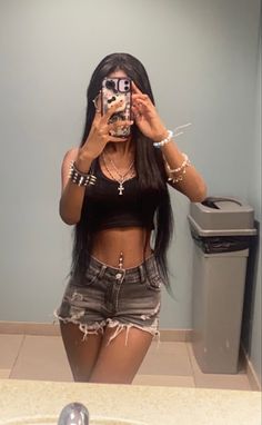 Latina Outfits, Latina Fashion Outfits, Trashy Y2k, Causual Outfits, Foto Ideas Instagram, School Fits, Baddie Outfits Casual, Cute Everyday Outfits, Alternative Outfits