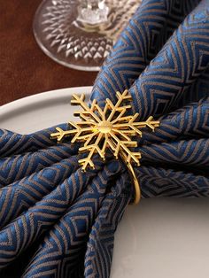 1pc/4pcs Christmas Snowflake Napkin Rings, Luxury Banquet Tableware Decor Napkin Holders Multicolor    Iron Christmas,Geometric    Kitchen & Dining, size features are:Bust: ,Length: ,Sleeve Length: Snowflake Napkin Rings, Wooden Chargers, Rings Elegant, Christmas Dining Table Decor, Geometric Kitchen, Christmas Napkin Rings, Christmas Dining Table, Faux Snow, Wooden Lanterns