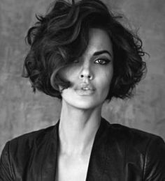 Italian Bob, Short Curly Haircuts, روتين العناية بالبشرة, Bob Haircuts, Curly Hair Cuts