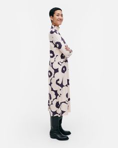 The Cavea jersey dress is made of Ecovero™ viscose and it has a slim, A-line fit. Ecovero™ is a trademark of Lenzing AG. The product contains 8% elastane. The long-sleeved dress features the Unikko pattern and a turtleneck. Fitted Viscose A-line Midi Dress, Fall Midi Dress In Elastane, Fitted Viscose Maxi Dress For Work, Fitted A-line Midi Dress In Viscose, Fitted A-line Viscose Midi Dress, Knee-length Elastane Dress For Fall, Flattering Fit A-line Midi Dress In Elastane, Flattering A-line Midi Dress With Elastane, Viscose A-line Midi Dress For Work