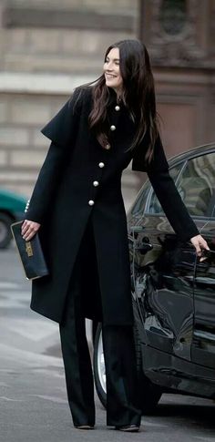 Woman In Black, Studio 54, Mode Inspiration, Winter Looks, Office Outfits, Black Coat, The Door