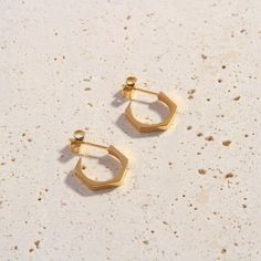 Work, errands, and a sushi dinner with your besties… you’ve got a busy Friday ahead of you, and you want to look on point from coffee to cocktails. Our 18k Gold Plated Simona Hoops are the perfect day-to-night earrings, with a chic oval design that suits any event. Pair them with a color block dress for a mod look, or add a trendy touch to your everyday work attire. Whatever the day may bring, you look fabulous in our bold Simona Hoops! Details:   2.6 x 1.7cm   18k Gold Plated   FREE Insured Shi Chic Oval Earrings For Everyday, Chic Oval Earrings For Gift, Sushi Dinner, Mod Look, Color Block Dress, Block Dress, Free Bracelet, Colorblock Dress, Work Attire