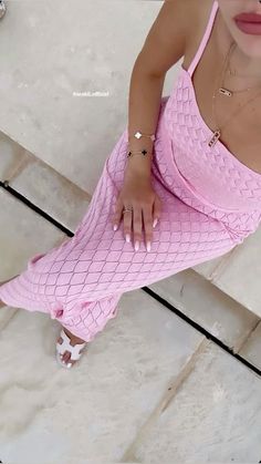 Pink Mini Dress Aesthetic, Summer Essentials Aesthetic, Pink Aesthetic Fashion, Outfit Aesthetic Ideas, Europe Wardrobe, Sketches Fashion Design, Aesthetic Outfit Ideas For School, Spring Outfit Aesthetic, Outfit Ideas Everyday