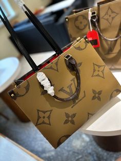 BRC Fashion Lu-Vi Bags - 14333 A+ Excellent Quality copies; Contact us if you've any questions in your mind. High-end Beige Monogram Canvas Bag, Luxury Beige Monogram Canvas Bag, Trendy Tote, New Instagram, Cute Bag, Travel Luggage, Crossbody Shoulder Bag, Fashion Games, Louis Vuitton Bag