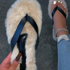 Super Soft Furry Sandals Size 38 - Us Size 7 Size 39 - Us Size 8 Trendy Slippers, Fur Sandals, Open Toe Slippers, Flip Flops Style, Fur Slippers, Rubber Shoes, Casual Slippers, Hottest Fashion Trends, Style Chic