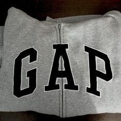 Brand New Great For A Chilly Weather And Very Soft With Tag ! Gap Hoodies, Sweats Set, Latina Outfits, Gap Hoodie, Cute Nike Outfits, Gap Logo, Guys Clothing Styles, Gap Jacket, Gap Sweater