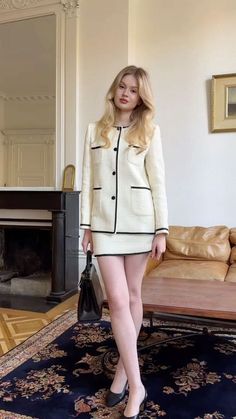 Old Money Outfits, How To Look Expensive, Modest Casual Outfits, Looks Pinterest, Elegant Outfit Classy, Europe Outfits, Elegant Outfits, Preppy Chic